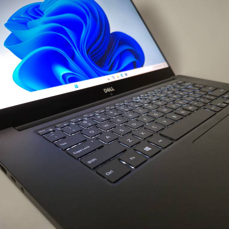 لپ تاپ استوک دل Dell Precision 5530 i7-8850H - 8GB - 256GB SSD - 4GB P2000 - 4k Touch
