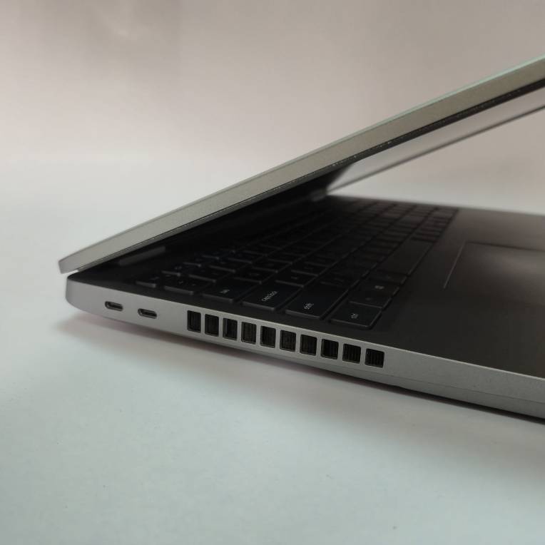 لپ تاپ دل Laptop Dell Latitude 5521- i7-11850H-8GB-250GB SSD-2GB MX450-Touch