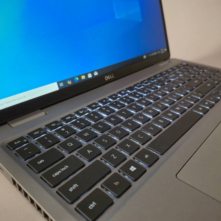 لپ تاپ دل Laptop Dell Latitude 5521- i7-11850H-8GB-250GB SSD-2GB MX450-Touch